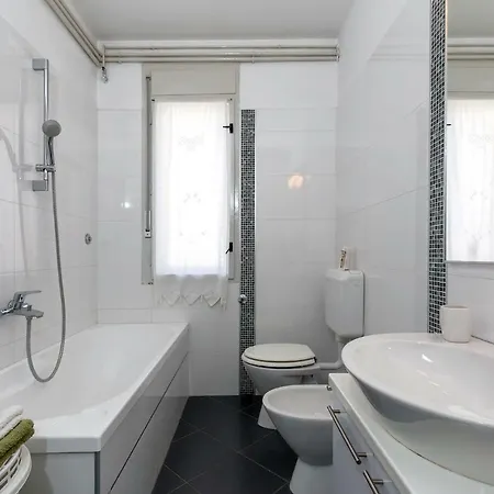 Ariana Affittacamere 3*