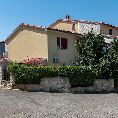 Ariana Πανσιόν