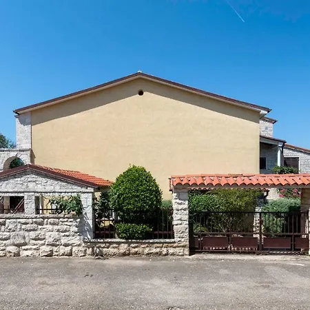 Ariana Πανσιόν 3*