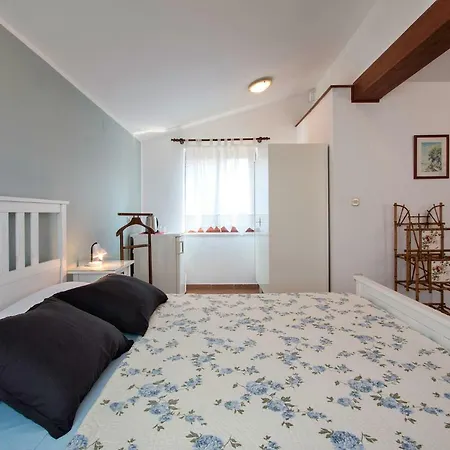 Guest house Ariana Pula