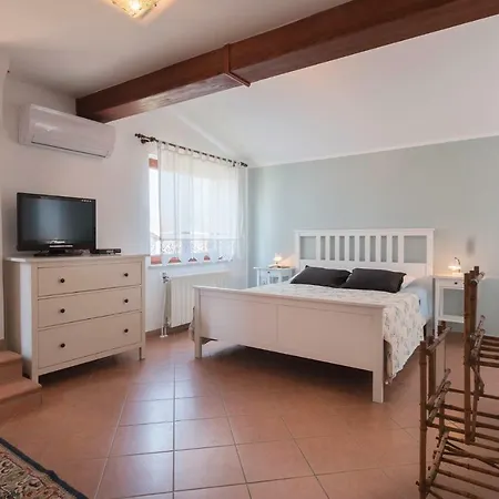 Ariana Guest house Pula