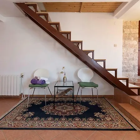 Ariana 3* Πούλα