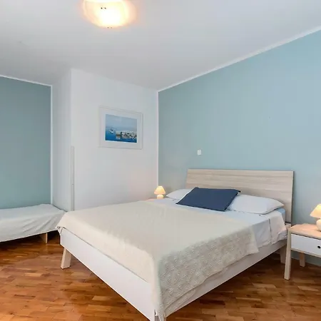 Ariana Guest house Pula