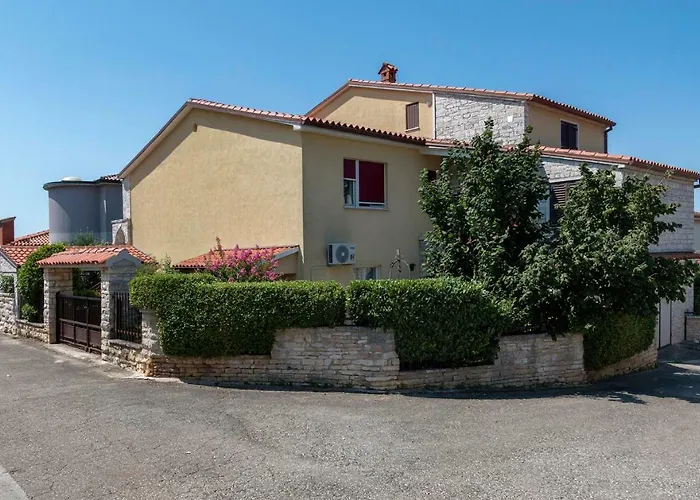 Ariana Πανσιόν