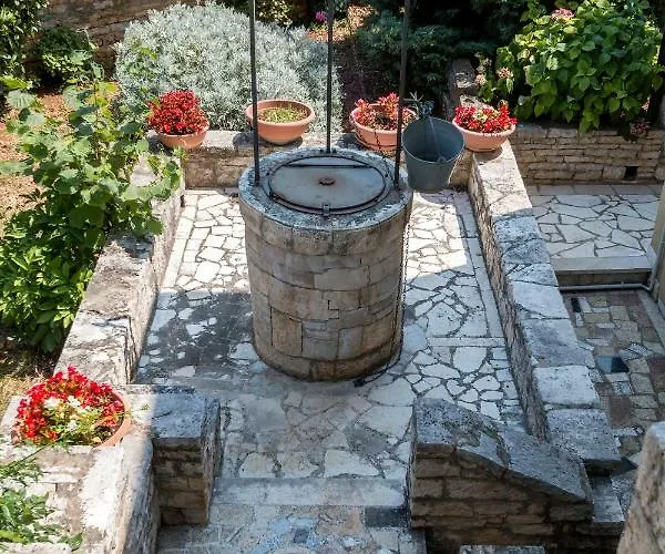 Ariana Πανσιόν Πούλα