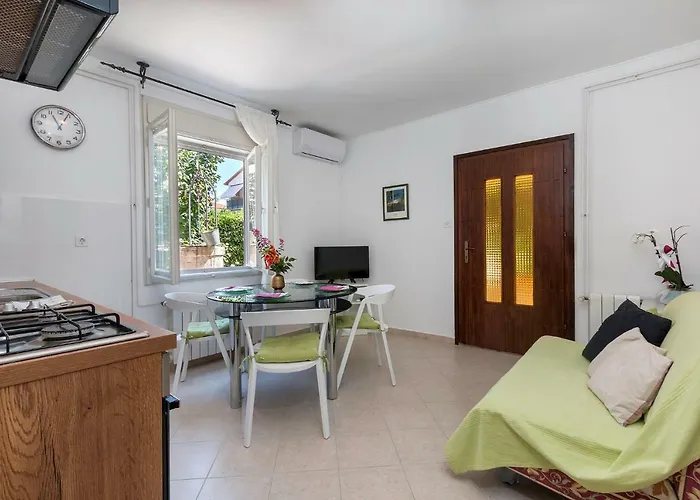 Ariana 3* Πούλα