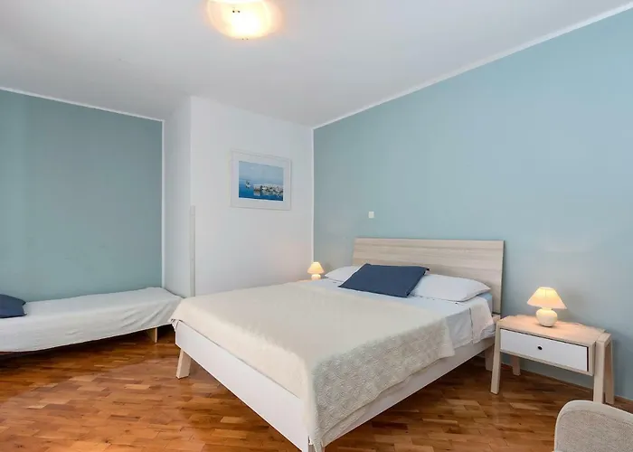 Ariana Πανσιόν Πούλα